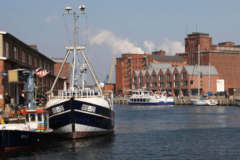 Der alte Hafen in Wismar © 