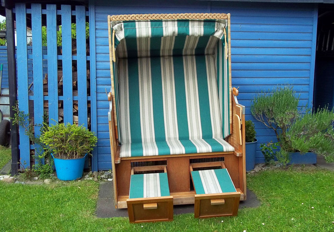 Ferienhaus in Kleinwessek - Hartung - Strandkorb im Garten