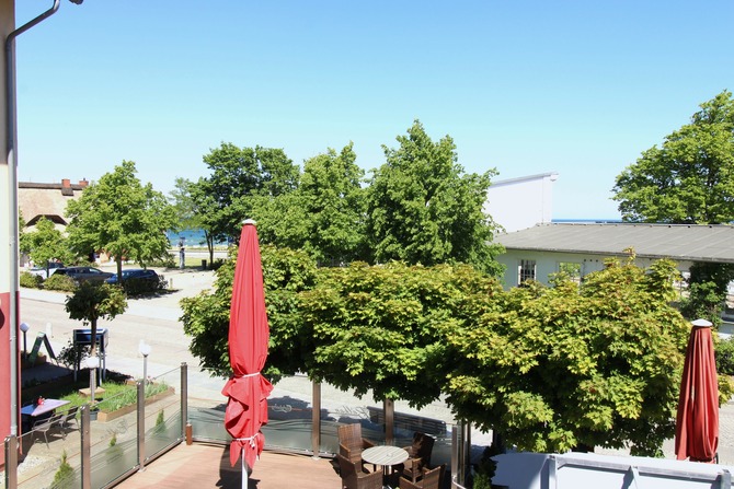 Ferienwohnung in K&uuml;hlungsborn - Appartementanlage Ostseeblick Fewo R&uuml;gen 12 - seitlicher Meerblick vom Balkon
