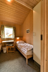 Ferienhaus in Pelzerhaken - Am Waldrand Haus D - Schlafzimmer mit Kleiderschr&auml;nken und Schreibtisch