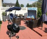 Ferienwohnung in Niendorf/Ostsee - Haus Edda FeWo Schwalbennest - Terrasse im Garten mit Möbeln und Grill