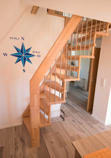 Ferienwohnung in Niendorf/Ostsee - Haus Edda FeWo Krähennest - Raumspartreppe in die offene Maisonette