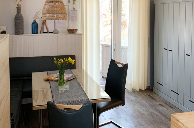 Bungalow in G&ouml;hren - Strandkiste G&ouml;hren - Eingangsbereich, Wohnzimmer, Essecke