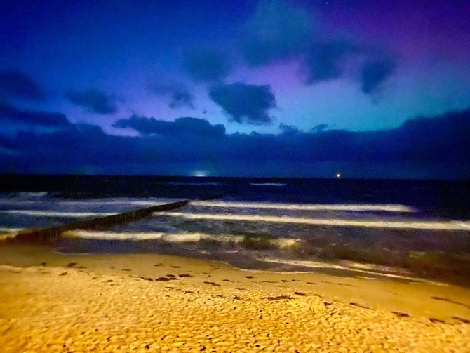 Ferienwohnung in Ostseebad Nienhagen - Urlaubswelt - Polarlichthimmel Sommer 2024