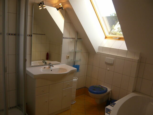 Ferienhaus in Zingst - SONDERPREISE Juni/ September 2025 --- beliebtes FH "Möwe" - nur 2 Minuten vom Strand... WLAN inklusive... - Bild 11