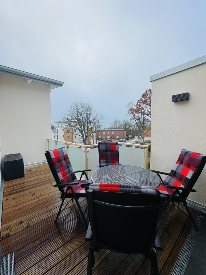 Ferienwohnung in Rostock - Ostsee Ankerplatz - Terrasse, verstellbare Liegen, tolle Sonnenlage