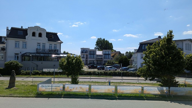 Ferienwohnung in Börgerende - Appartement 5 - Traumblick - Blick vom Deich zur Villa