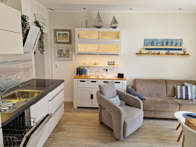 Ferienwohnung in Grömitz - Haus Solymar - Wohnbereich mit offener Küche, Klimaanlage