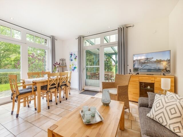 Ferienhaus in Garz - Familienferienhaus R&uuml;genbrise - Gemeinsames Urlauben mit Steg und Boot auf R&uuml;gen - alles inklusive und 5 B&auml;der - Bild 12